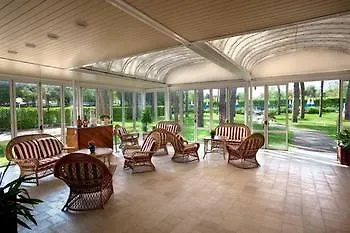 Aparthotel La Pineta Лидо-ди-Езоло